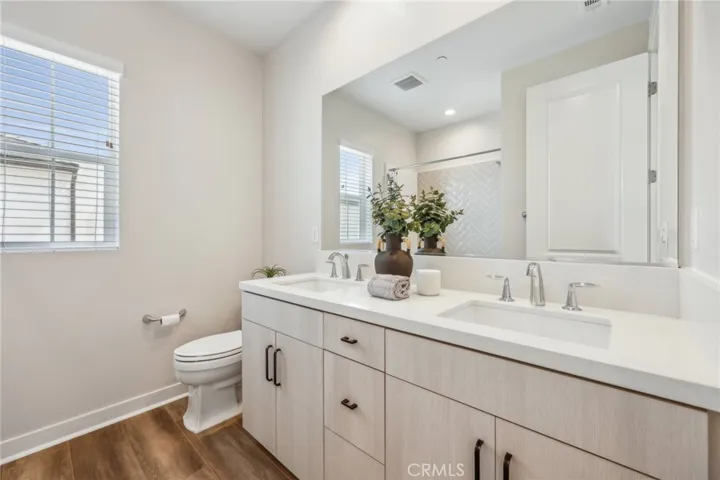 100 Amber Oak, Lake Forest, California 92630