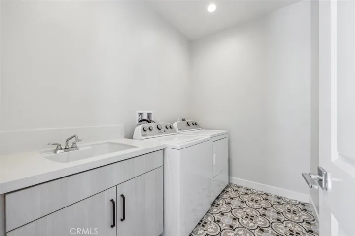 100 Amber Oak, Lake Forest, California 92630