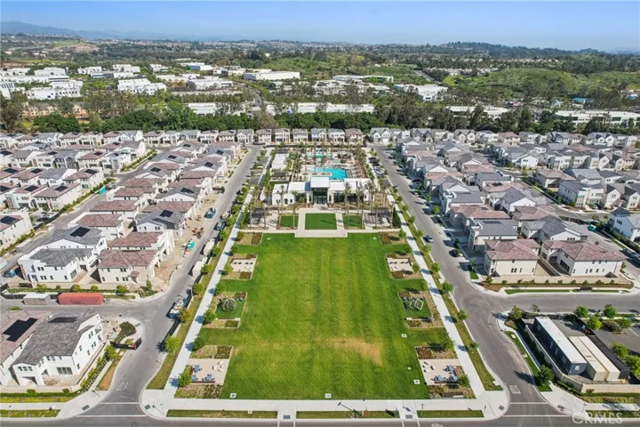 100 Amber Oak, Lake Forest, California 92630