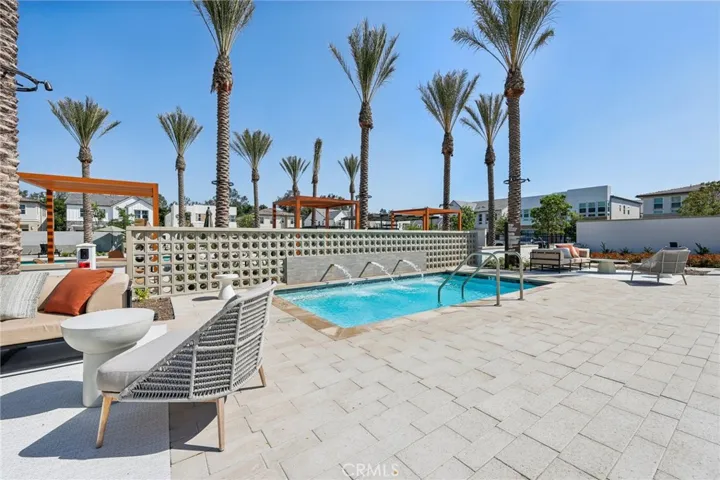100 Amber Oak, Lake Forest, California 92630