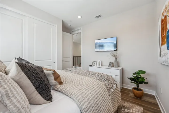 100 Amber Oak, Lake Forest, California 92630