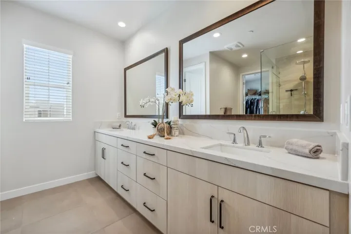 100 Amber Oak, Lake Forest, California 92630