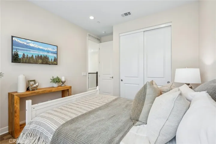 100 Amber Oak, Lake Forest, California 92630