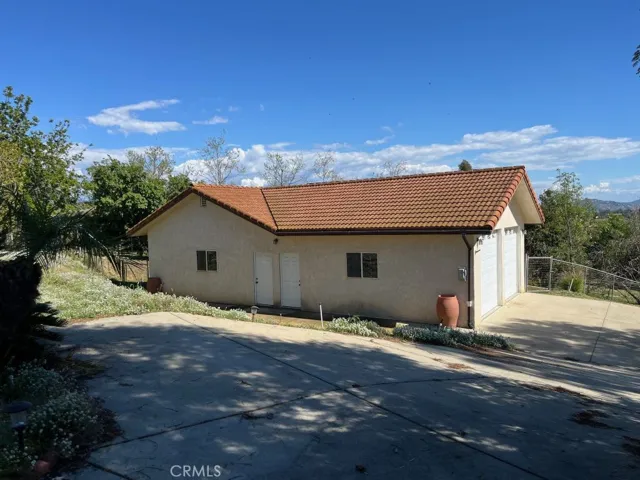 Detached BARN/GARAGE
