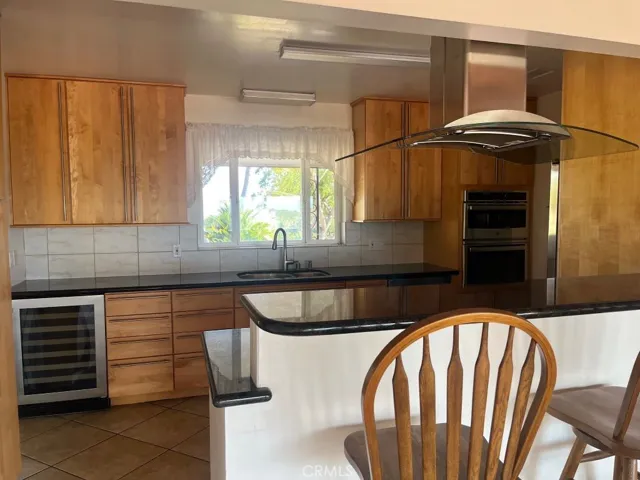Breakfast Bar between the Kitchen & Family Room