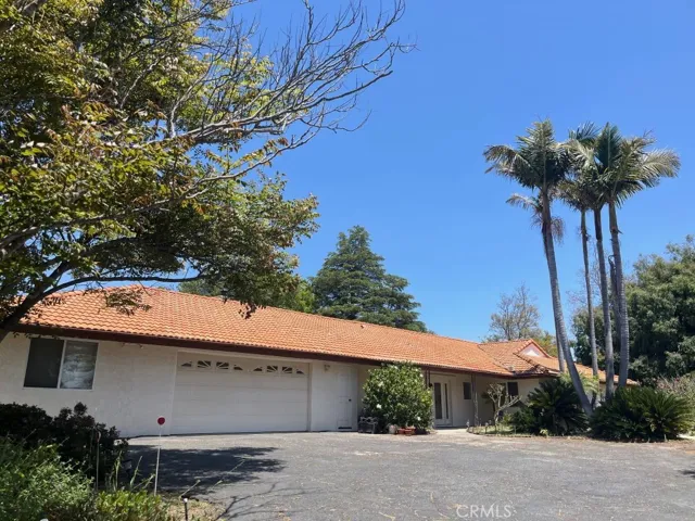 Custom Home w/attached "Junior ADU"  with a Room,Living area, Kitchenette & Bath.