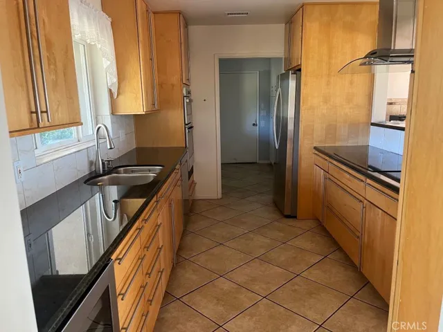 Upgraded kitchen with new Oven & Micro.