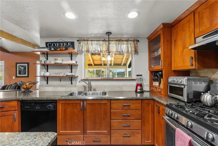 13266 Littlehorn Road, Lake Hughes, California 93532