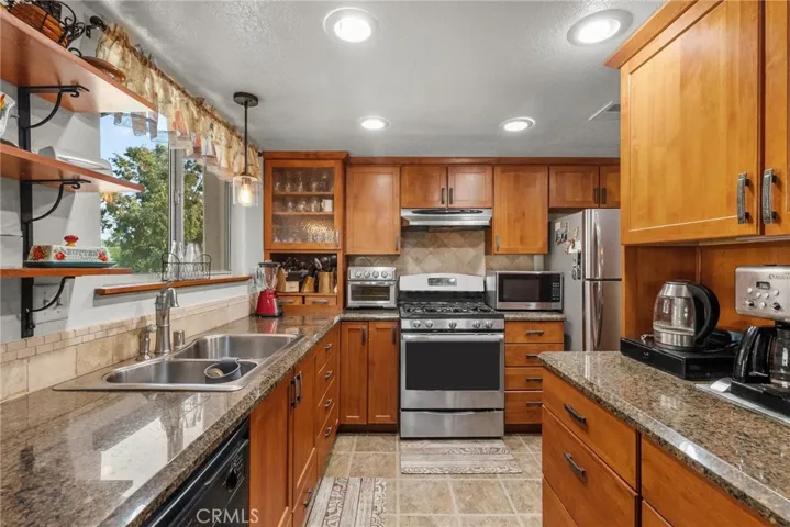 13266 Littlehorn Road, Lake Hughes, California 93532