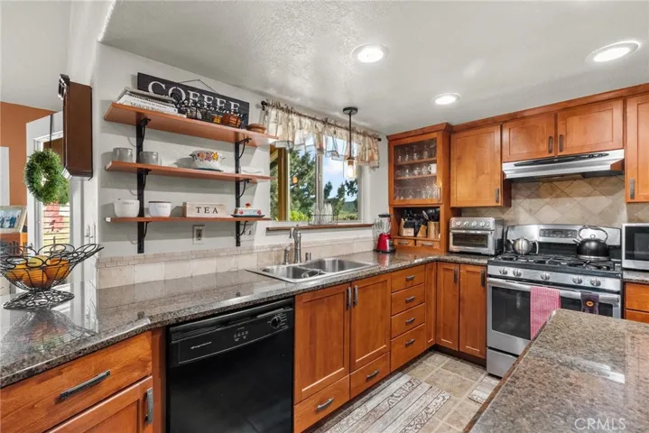 13266 Littlehorn Road, Lake Hughes, California 93532