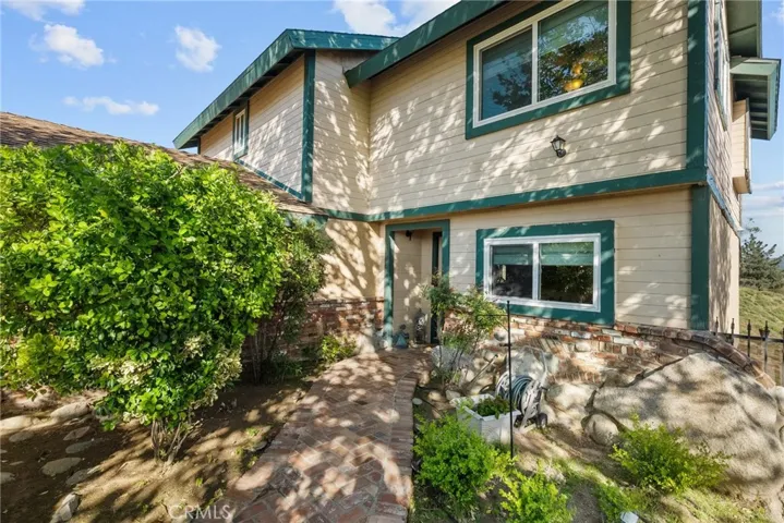 13266 Littlehorn Road, Lake Hughes, California 93532