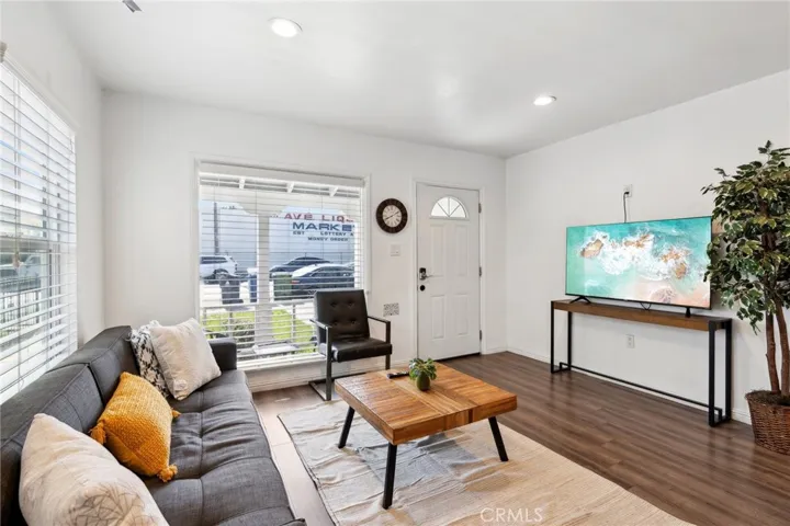 6010 8th Avenue, Los Angeles, California 90043