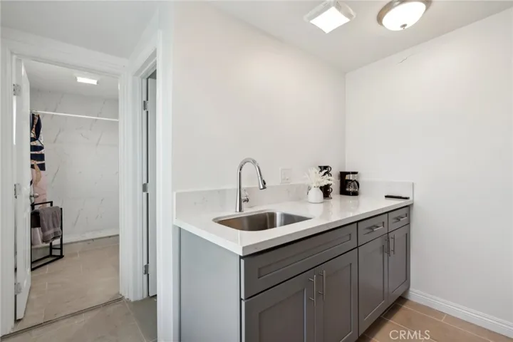 6010 8th Avenue, Los Angeles, California 90043