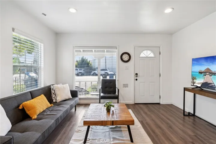 6010 8th Avenue, Los Angeles, California 90043