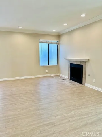 22135 Burbank Boulevard 2, Woodland Hills, California 91367