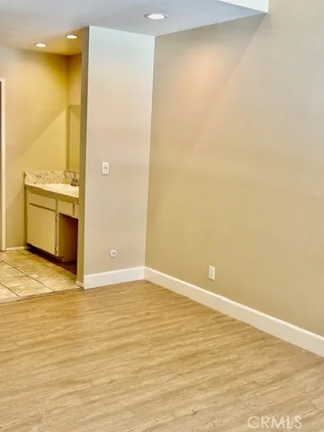 22135 Burbank Boulevard 2, Woodland Hills, California 91367