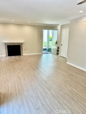 22135 Burbank Boulevard 2, Woodland Hills, California 91367