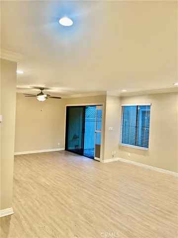 22135 Burbank Boulevard 2, Woodland Hills, California 91367