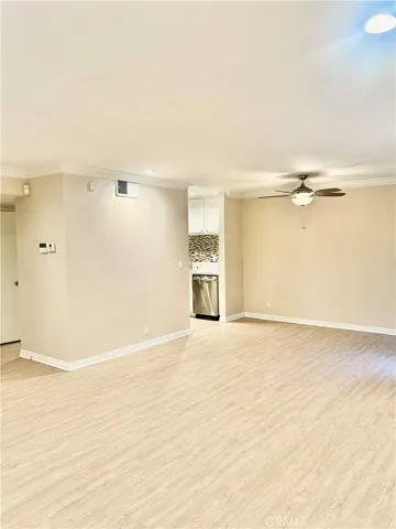 22135 Burbank Boulevard 2, Woodland Hills, California 91367