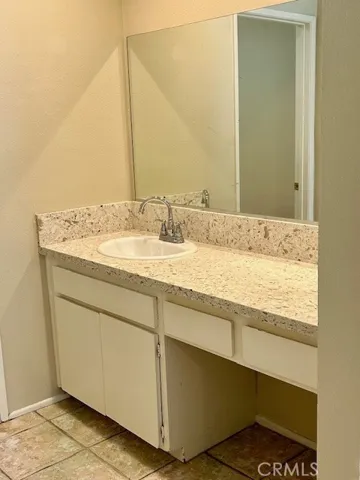 22135 Burbank Boulevard 2, Woodland Hills, California 91367