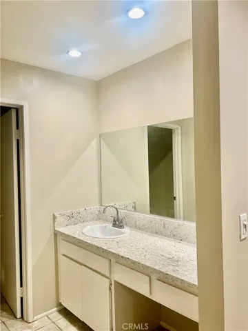 22135 Burbank Boulevard 2, Woodland Hills, California 91367