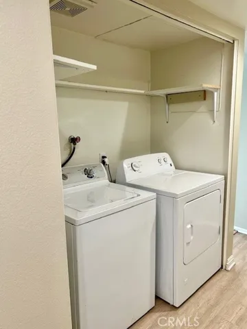 22135 Burbank Boulevard 2, Woodland Hills, California 91367