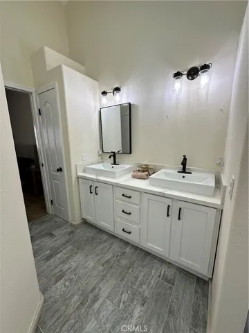 Master Bedroom Bathroom