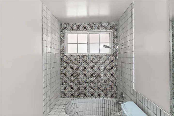 Hallway tub / shower