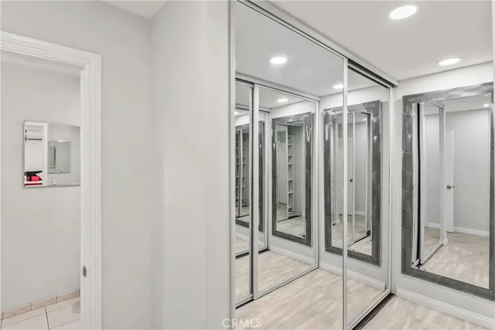 Double Mirrored Closet Left with Organizer