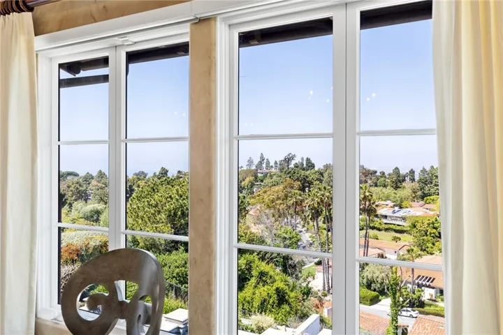 2035 Via Visalia, Palos Verdes Estates, California 90274