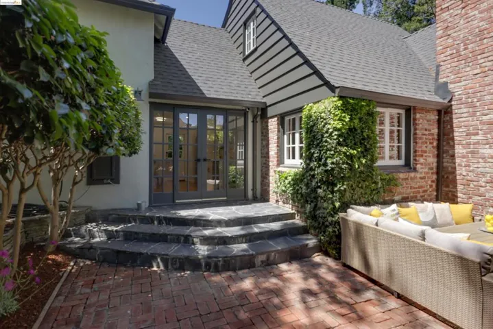 1859 Trestle Glen, Piedmont, California 94610