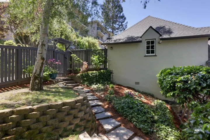 1859 Trestle Glen, Piedmont, California 94610