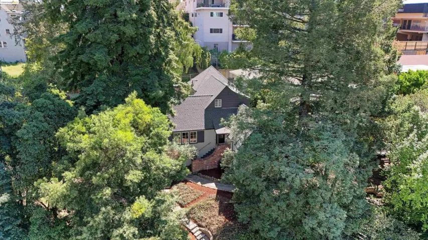 1859 Trestle Glen, Piedmont, California 94610