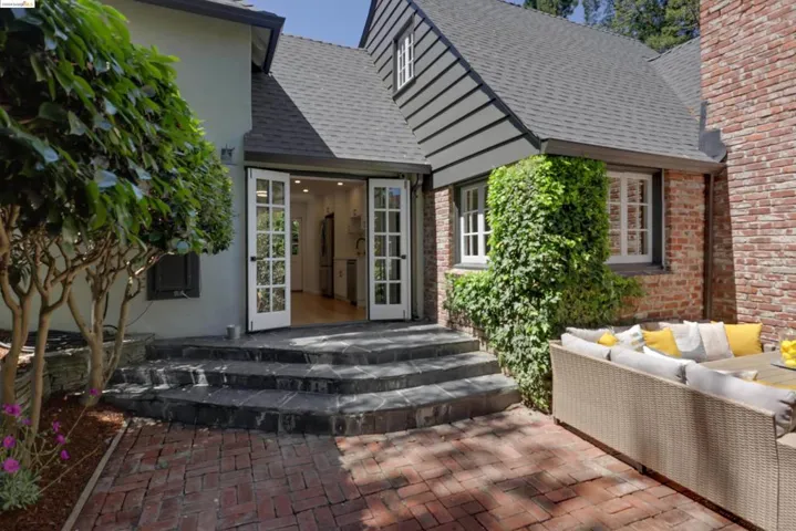 1859 Trestle Glen, Piedmont, California 94610