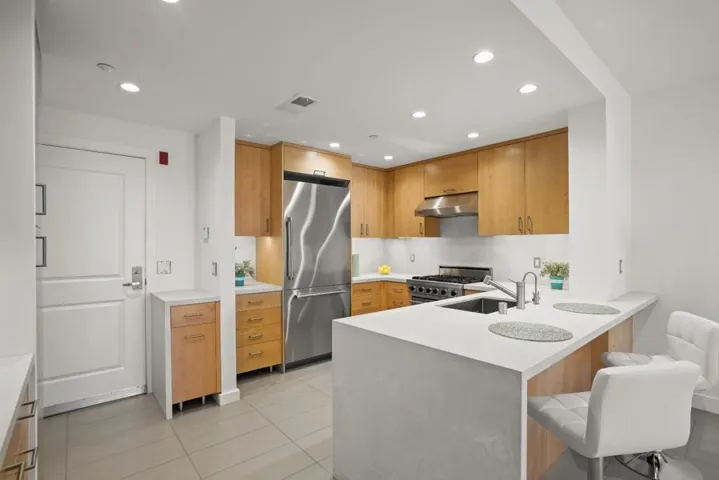 800 High Street 106, Palo Alto, California 94301