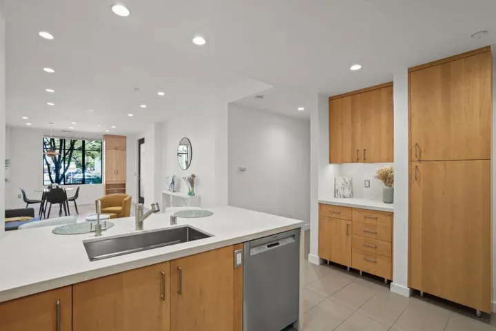 800 High Street 106, Palo Alto, California 94301