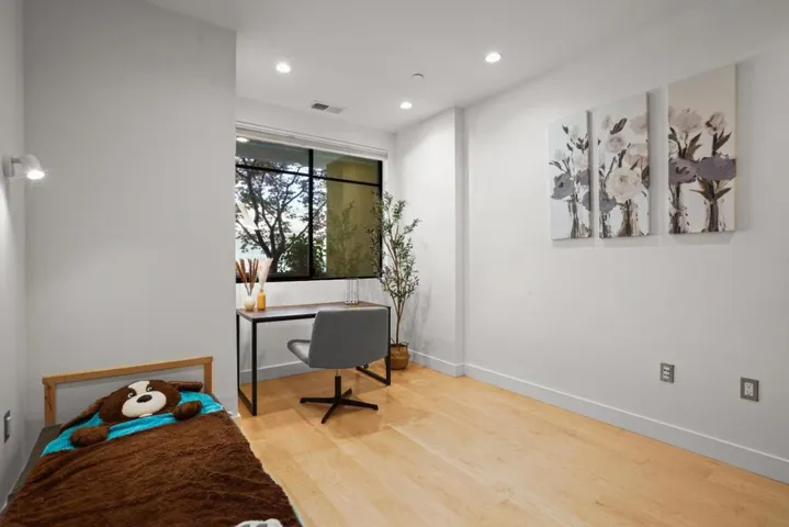 800 High Street 106, Palo Alto, California 94301