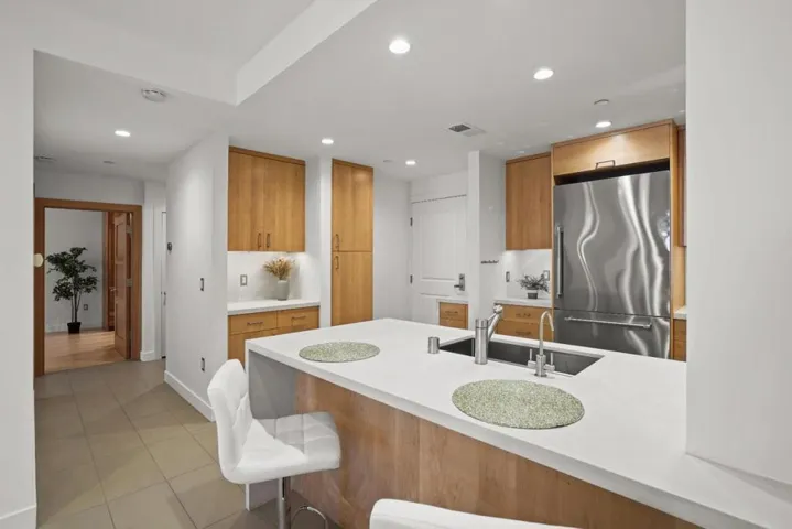 800 High Street 106, Palo Alto, California 94301
