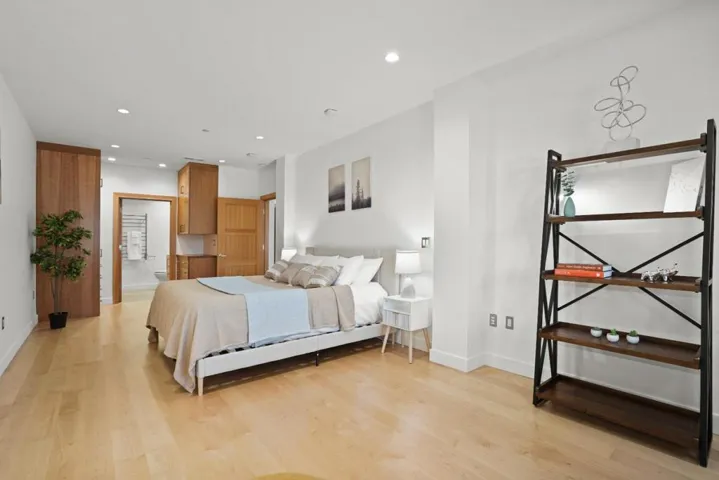 800 High Street 106, Palo Alto, California 94301