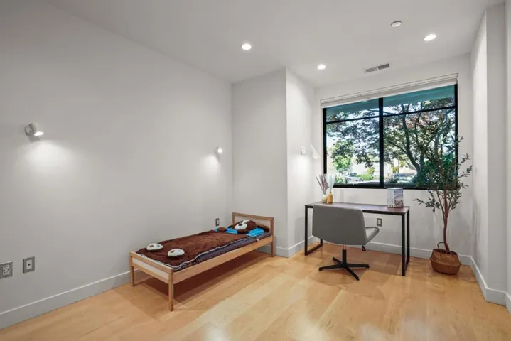 800 High Street 106, Palo Alto, California 94301