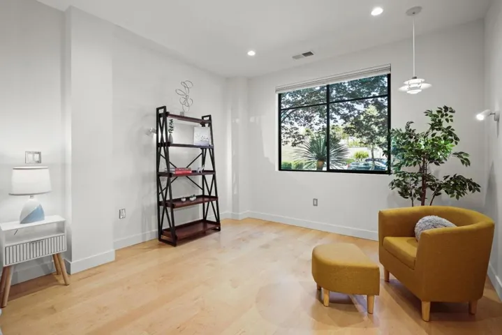 800 High Street 106, Palo Alto, California 94301