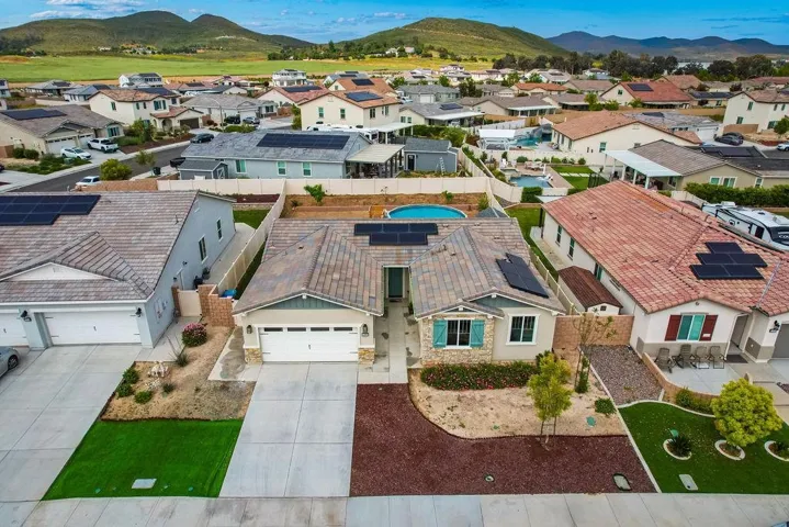 31322 Darlington Oak Drive, Winchester, California 92596