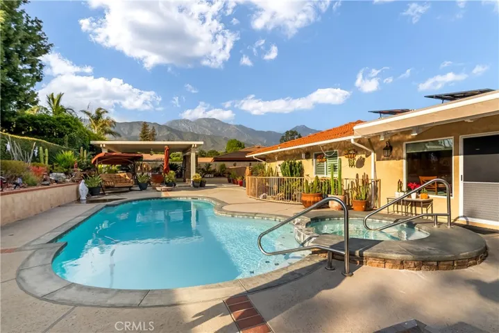 2205 N Palm Way, Upland, California 91784