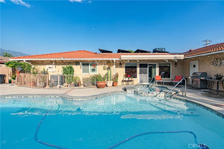 2205 N Palm Way, Upland, California 91784