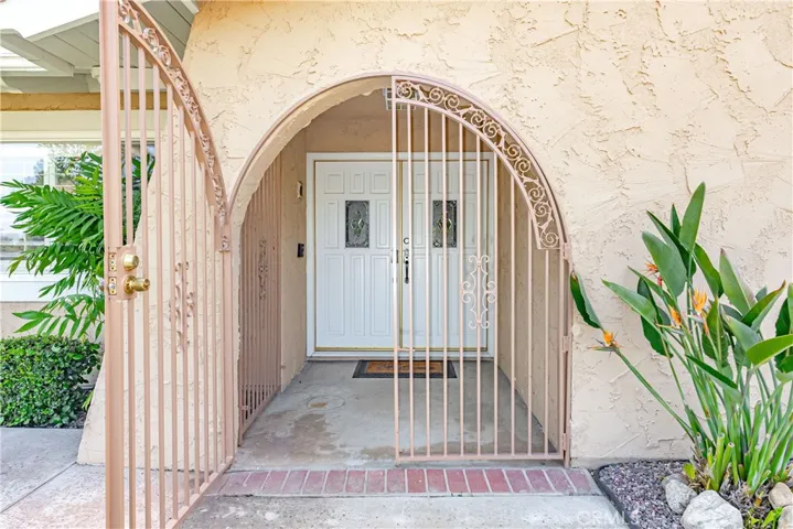 2205 N Palm Way, Upland, California 91784