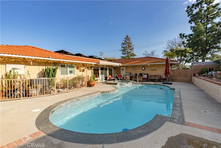 2205 N Palm Way, Upland, California 91784