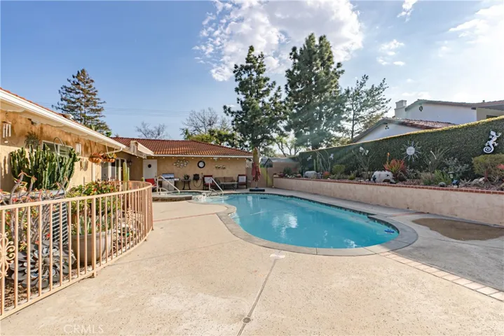 2205 N Palm Way, Upland, California 91784