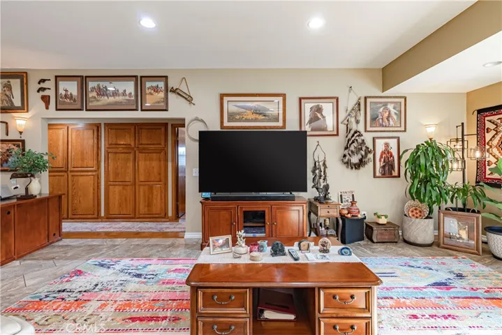 2205 N Palm Way, Upland, California 91784