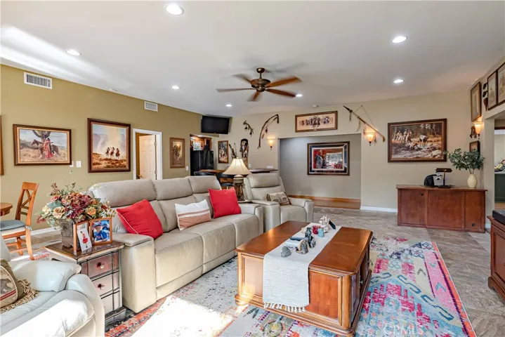 2205 N Palm Way, Upland, California 91784