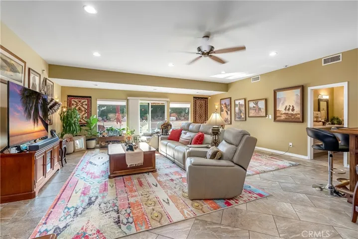 2205 N Palm Way, Upland, California 91784